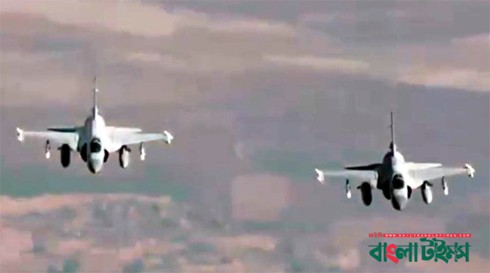 পাকিস্তান বিমানবাহিনীর ধাওয়ায় সীমান্ত থেকে পিছু হটল ভারতীয় যুদ্ধবিমান